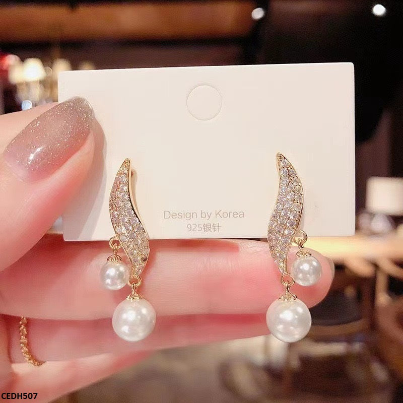 CEDH507 BTO Leaf Pearl Drop Earrings Pair - CEDH