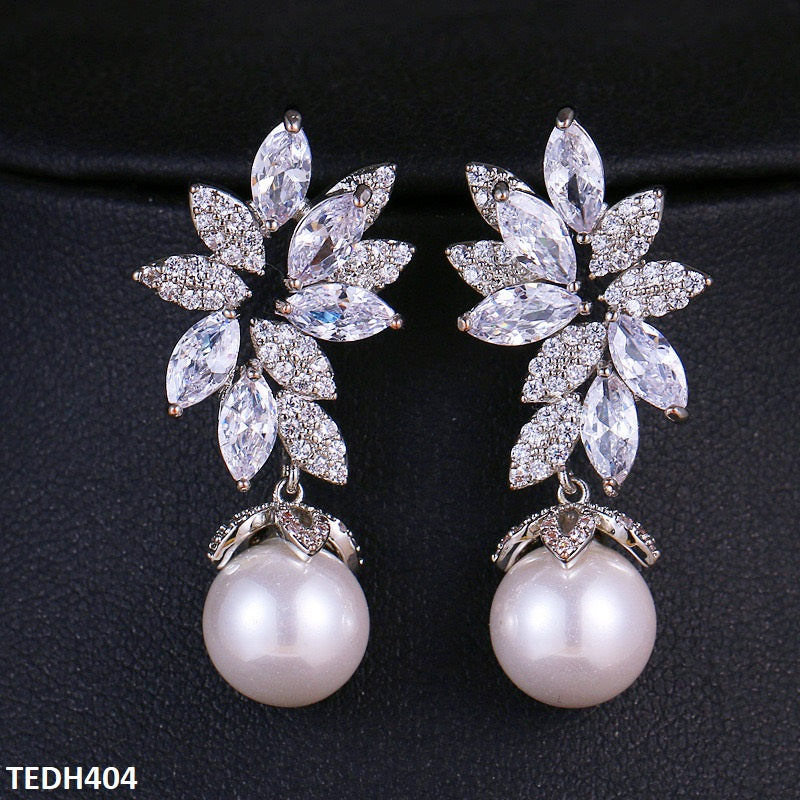 TEDH404 BYJ Tear Pearl Drop Earrings - TEDH