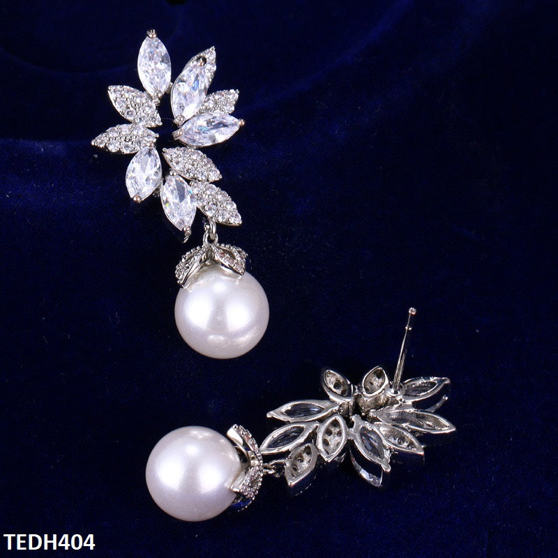 TEDH404 BYJ Tear Pearl Drop Earrings - TEDH