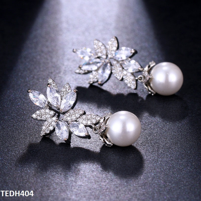 TEDH404 BYJ Tear Pearl Drop Earrings - TEDH