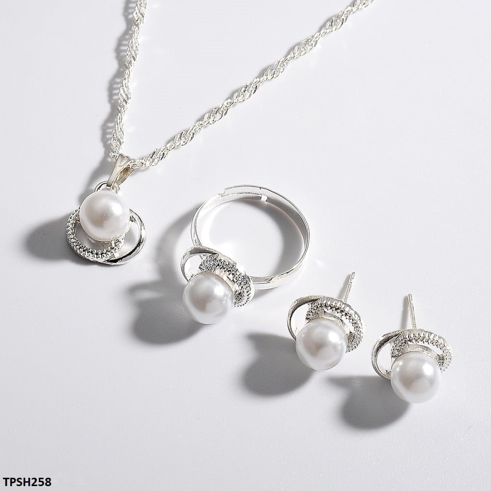 SH258 QWN Pearl Pendant Set
