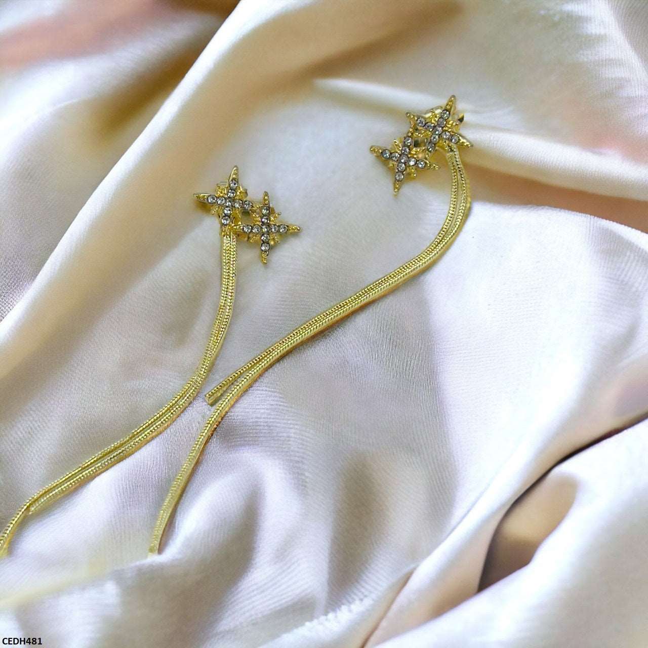 CEDH481 SGC Star With Chain Drop Earrings - CEDH