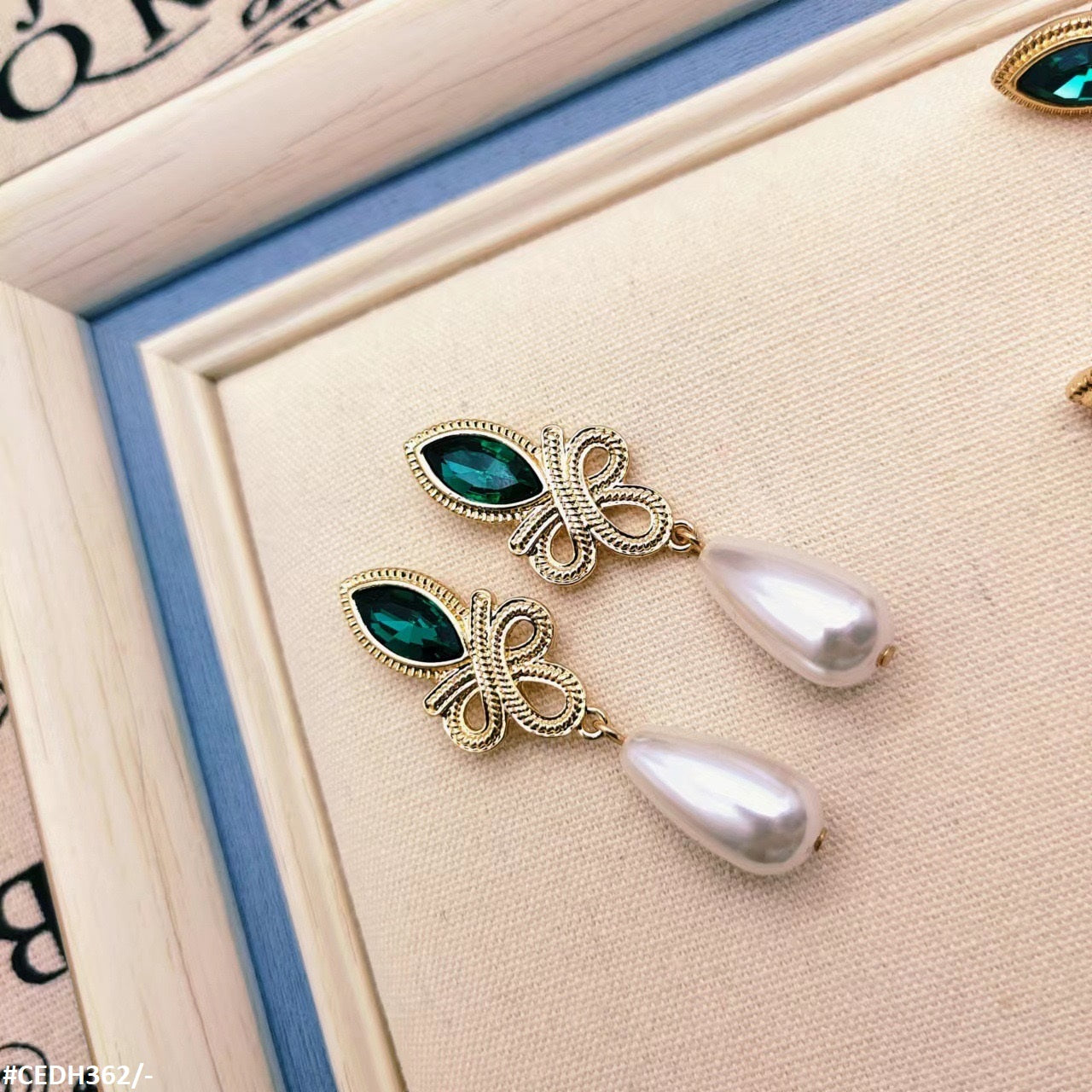 CEDH362 SKM Pearl/Eye Drop Earrings Pair - CEDH