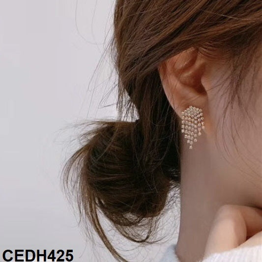 CEDH425 YQG Arrow Drop Earrings Pair - CEDH