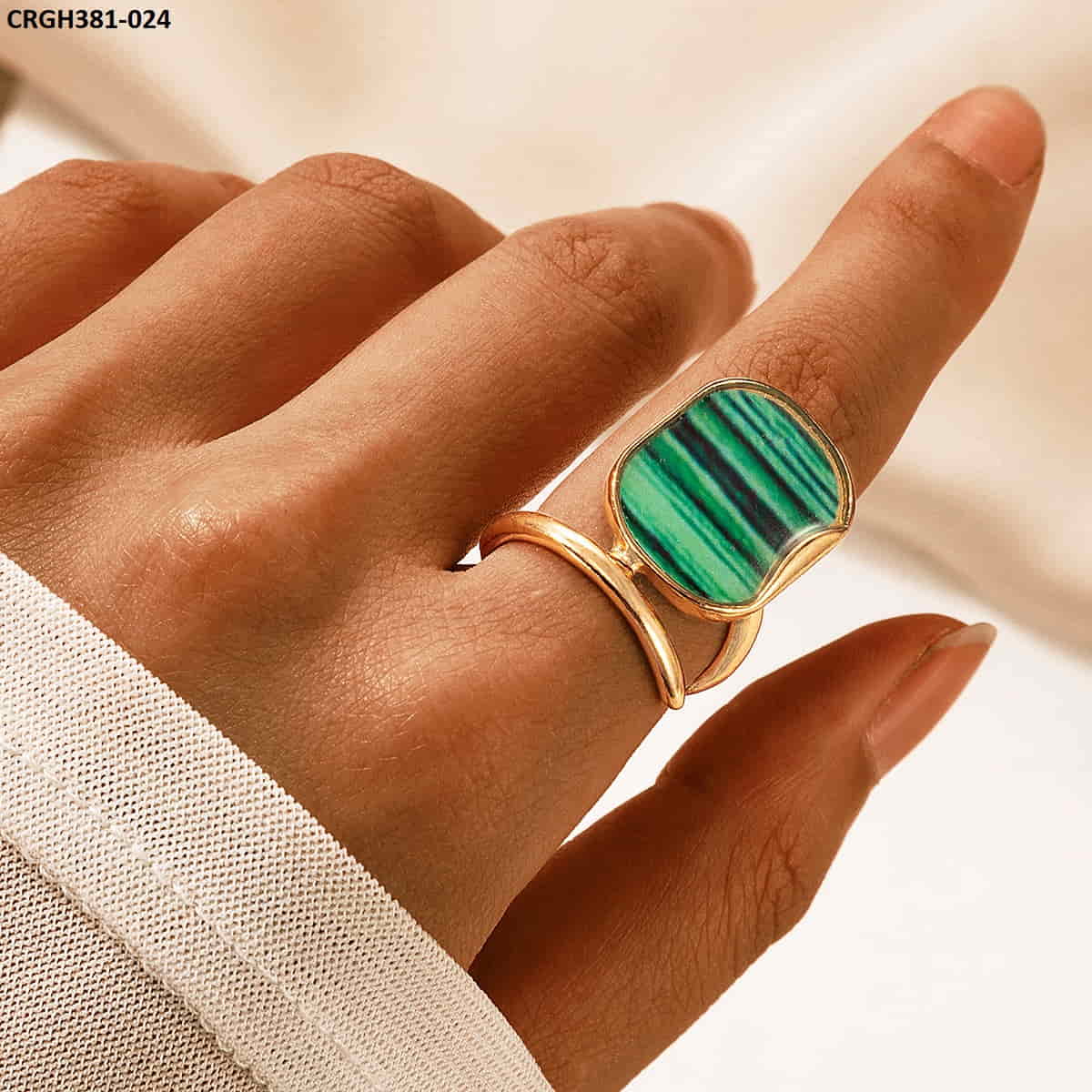 CRGH381 YYE Cushion Green Painted Ring Sze 8 - CRGH
