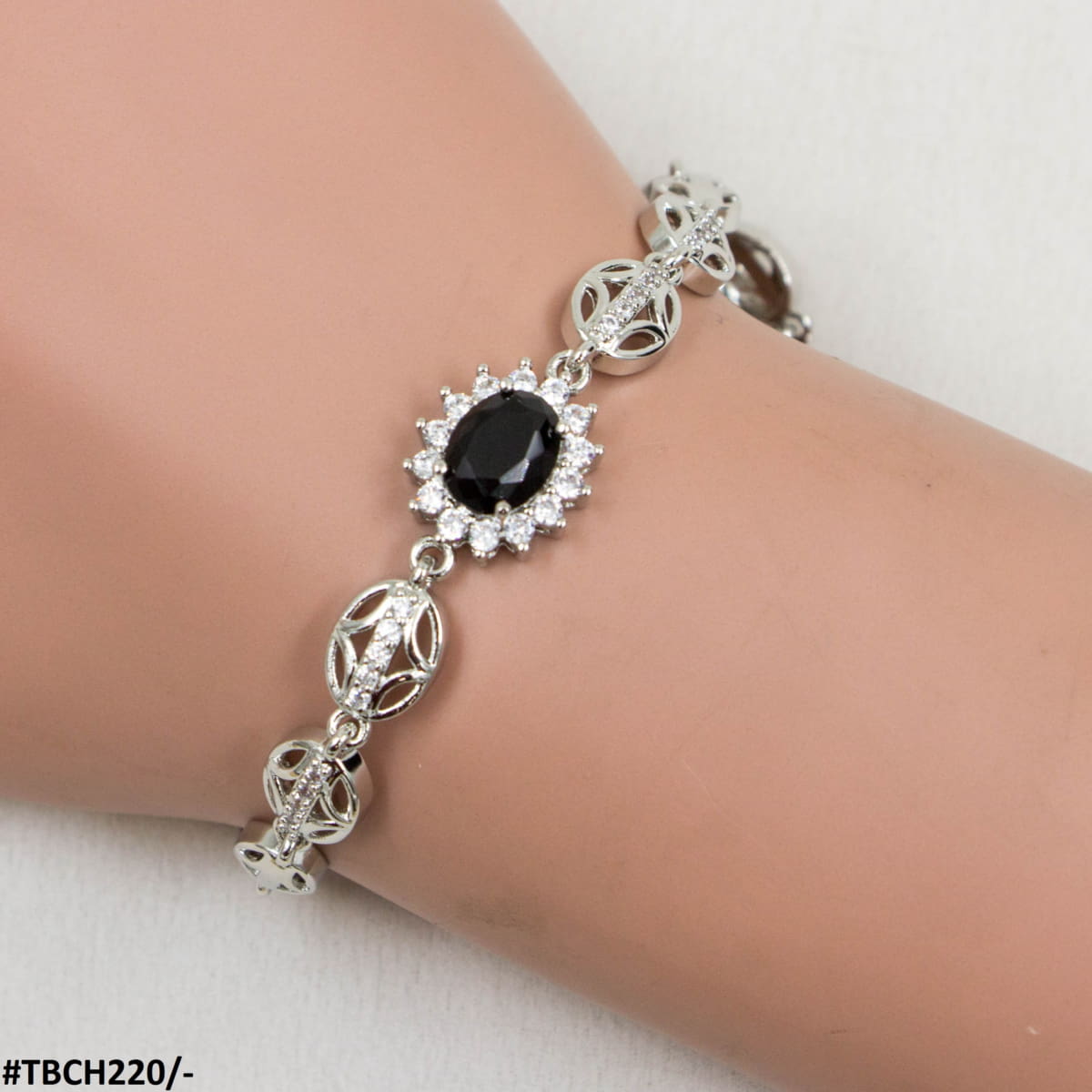 TBCH220 REP Oval/Flower Hand Bracelet Openable - CBCH