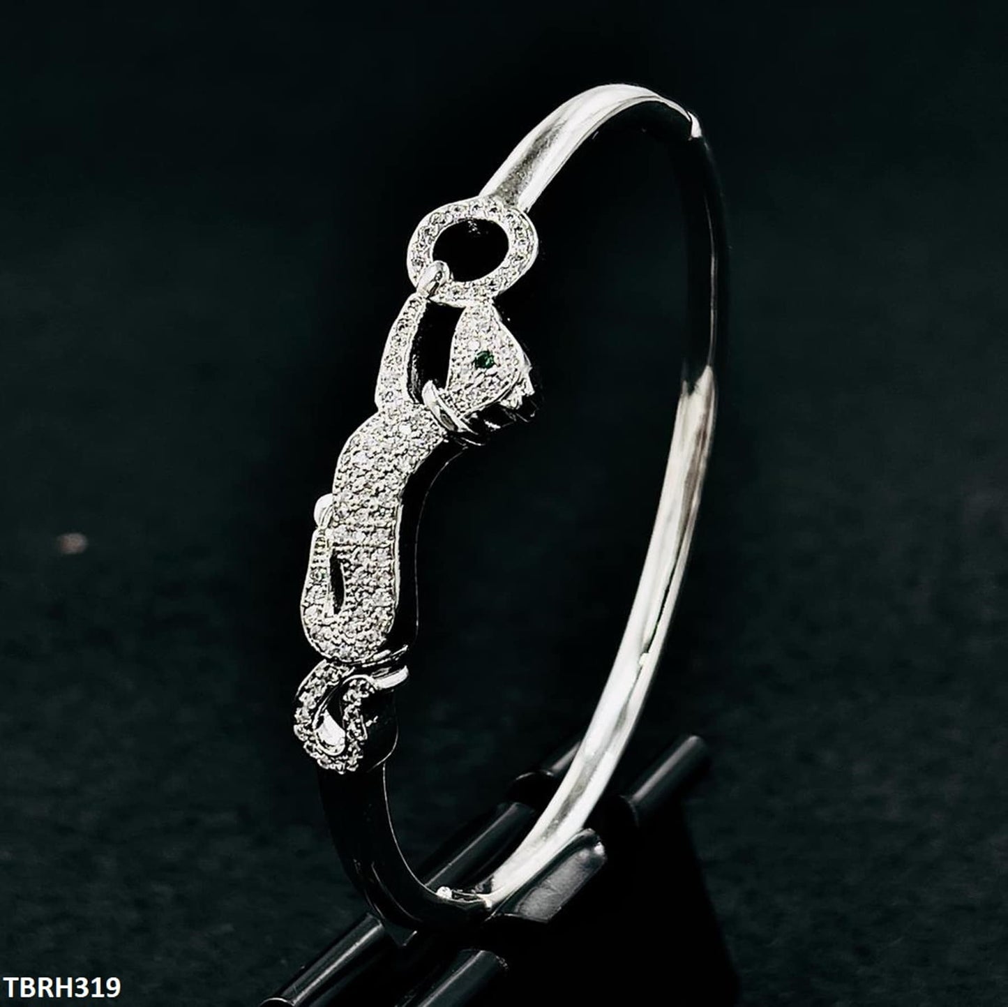 TBRH319 GXN Fox Hand Bracelet Openable - TBRH
